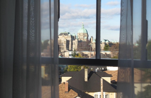 James Bay Inn Hotel & Suites