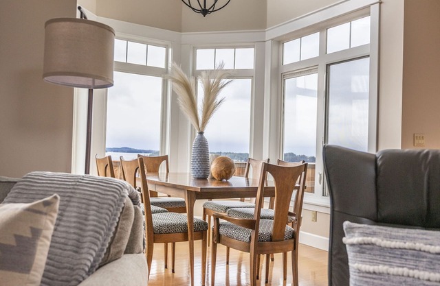 Jamestown Bay Retreat