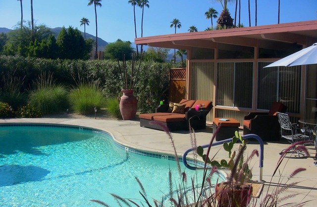 ESPECIAL DE MAYO- Desde $ 1995 ---- Villa Grande 1BD-2BA- ¡Piscina de agua salada!