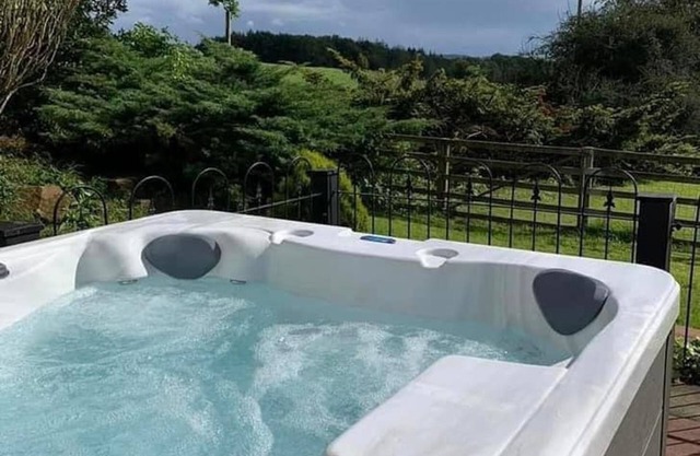 Jane Welsh Cottage - a cottage that sleeps 4 guests in 2 bedrooms