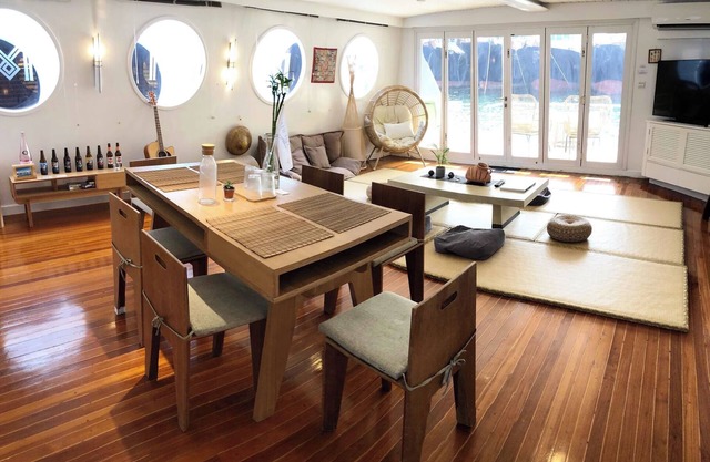 Japanese Cosy Houseboat CIPANGO