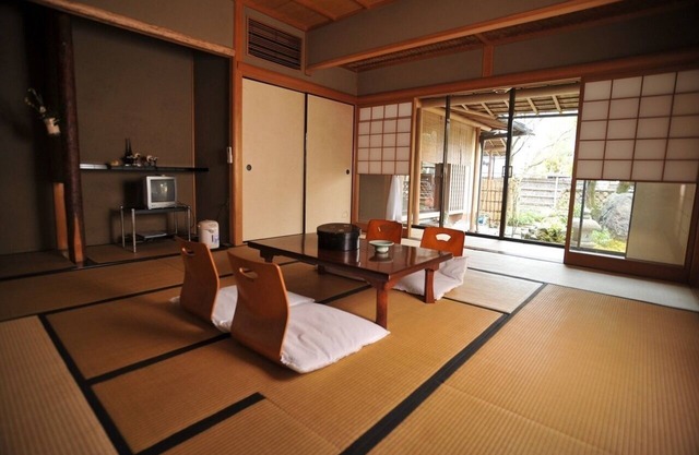 Japanese style large with bus toilet 1 / Kyoto Kyōto