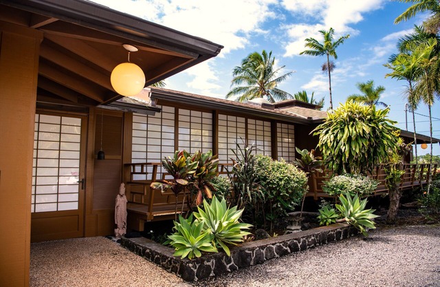 Japanese Style Pool House - 1 block from the ocean
