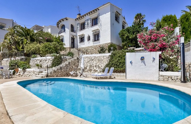 JAQUITA, Villa in Benissa for 9 pax with private pool. free wifi.