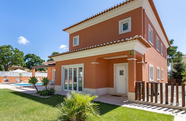 JARDIM DOS ACORES / Villa with pool
