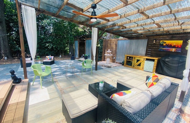 Jardin Encantando ~15 min to uptown, double master bedrooms