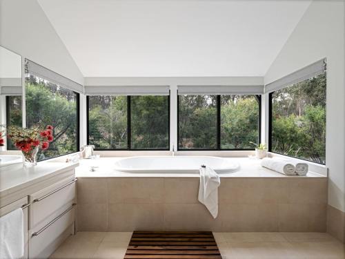 Jarrah Grove Forest Retreat - Adults Only Luxury Chalet