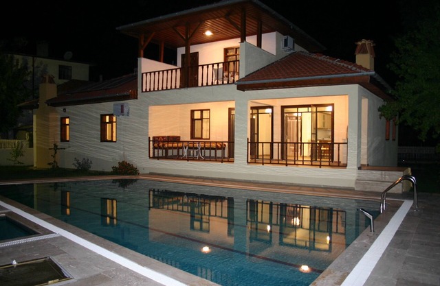 JASMINE, hermosa villa espaciosa con piscina, a pocos minutos a pie del centro.