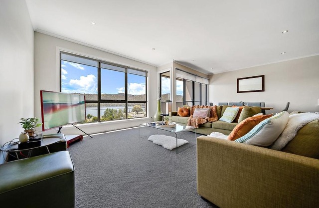 Jasper 4 - 3BR Apartment l Central Location l Lake Views l WiFi l Air-Con