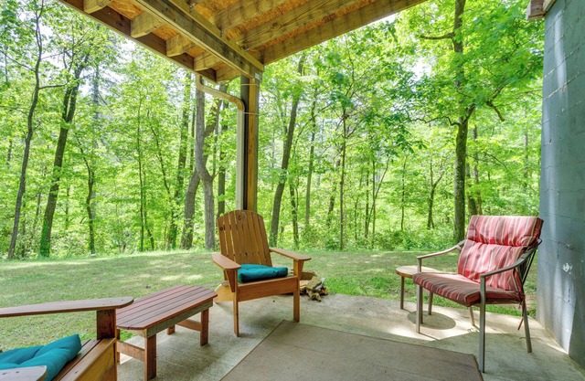 Jasper Apartment w/ Patio & Creek Access