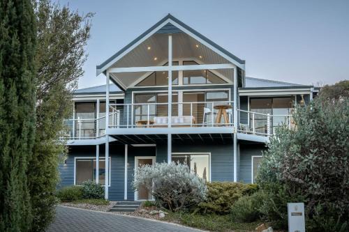 Jay's Beach House I Private Properties