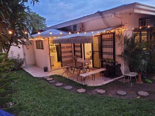 Jay's Cottage house (Timog)