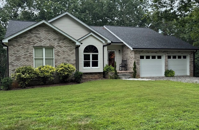 JB’s Winners Circle is a peaceful, quite home only 3 minutes from downtown.