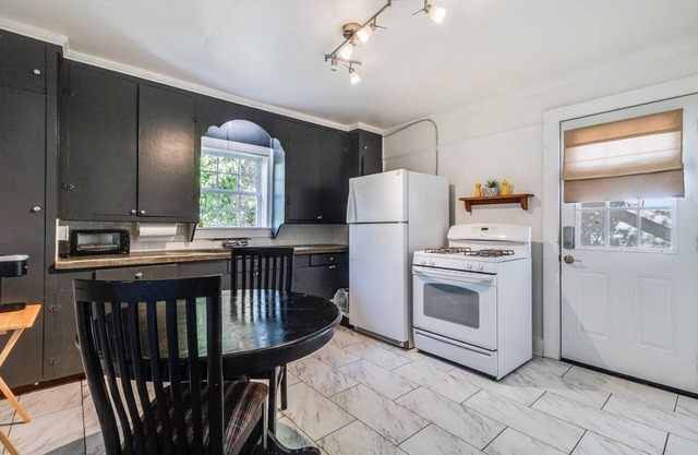 Jefferson Flat - Balcony Suite