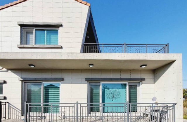 Jeju-inspired detached house with terrace