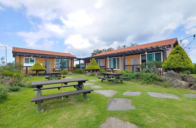 Jeju Oreum Pension