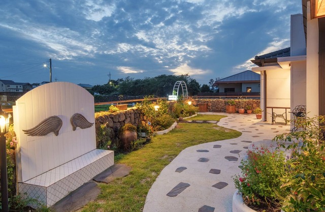 Jeju Proud Jacuzzi Dokche Pension