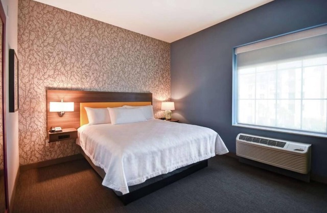 Jekyll Island Getaway! Ocean View, Outdoor Pool, Free Breakfast, Pet-friendly!