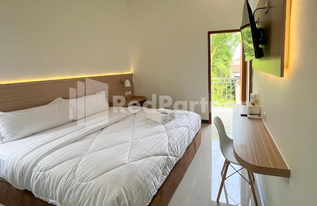 JENGGO Riverside Mitra RedDoorz near Kampung Inggris Pare