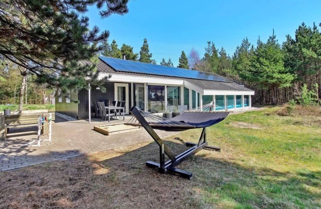"Jensen" - 700m to the inlet by Interhome