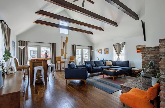 JerseyShore Gem w/retro cabana. Prime Location. Walk2Beach NYCFerry, Restaurants