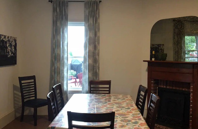 Jessie's Place-Renovated Century Old 5 BR Home