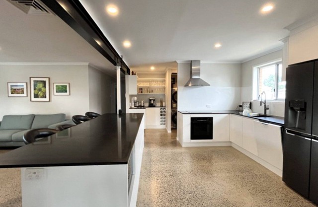 JEWEL IN THE CROWN - Only minutes from Currimundi Lake