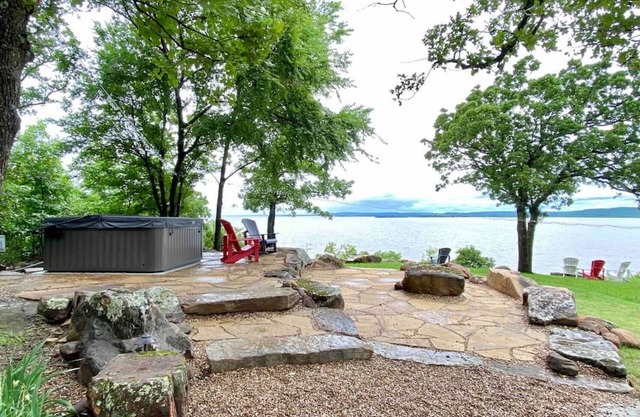 Jewell of Eufaula! Lake view, hot tub, & fire pit!