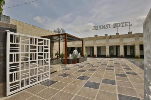Jhansi Hotel