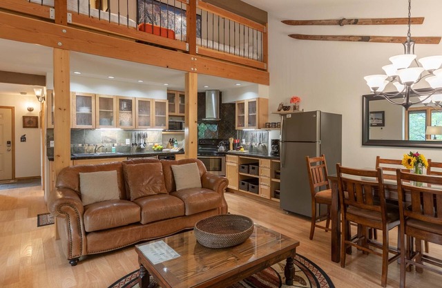 JHRL - Larkspur 1224, Beautifully renovated, spacious retreat