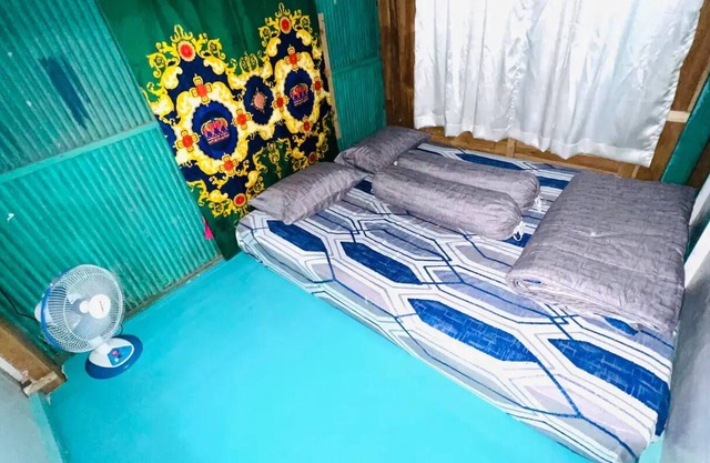 Jhuna Komodo Homestay Room1