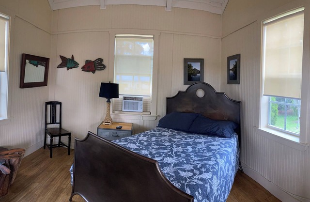 Jiggs Landing, Cabin 4 - Old World Waterside Double
