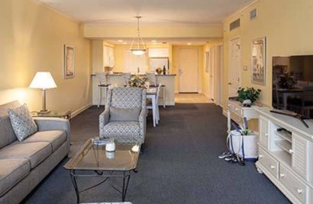 JN 28- JL 5 pay 1,120USD 2 bedroom Resort, multiple pools, walk to beach, Wi-Fi,