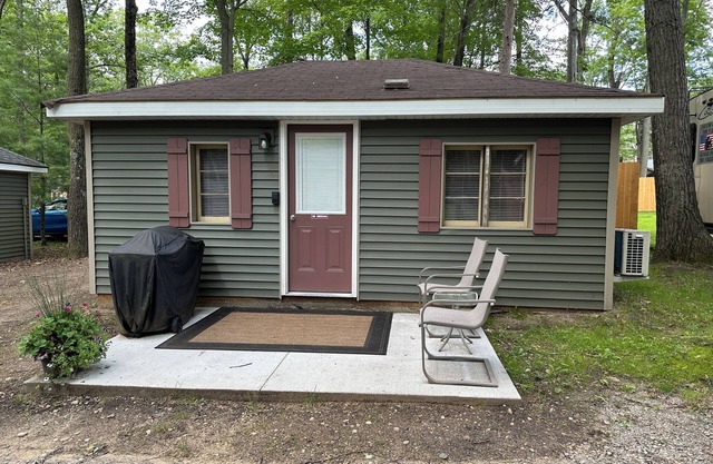 JoAnn Cabin at Kin Cabins w/AC, fireplace, canoe