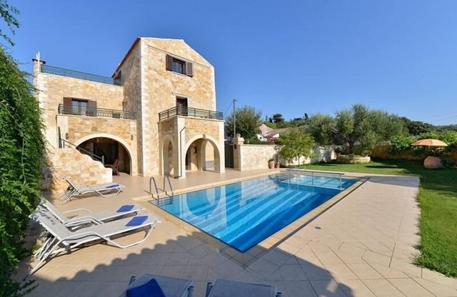Joanna Villa, una magnífica villa histórica con piscina privada.