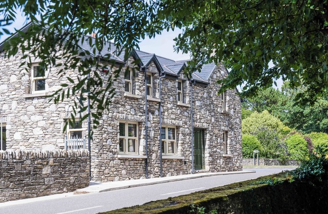 Familia / animal casa de pueblo ideal, a 2 minutos de Ballymaloe Cookery School