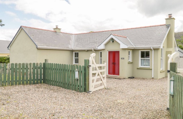 JOE'S COTTAGE, family friendly in Ardara, County Donegal