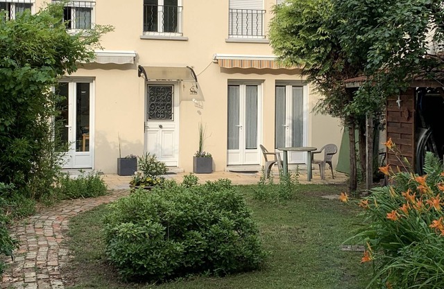 John homestay close Paris at Colombes