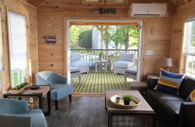Únete a Tiny Home Craze en el hermoso lago Martin