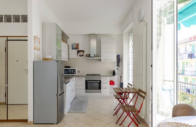 JOIVY Apt For 6, Near Centre, Beach And Train Station