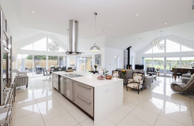 Luxurious & Spacious 3BR House with a Hot Tub
