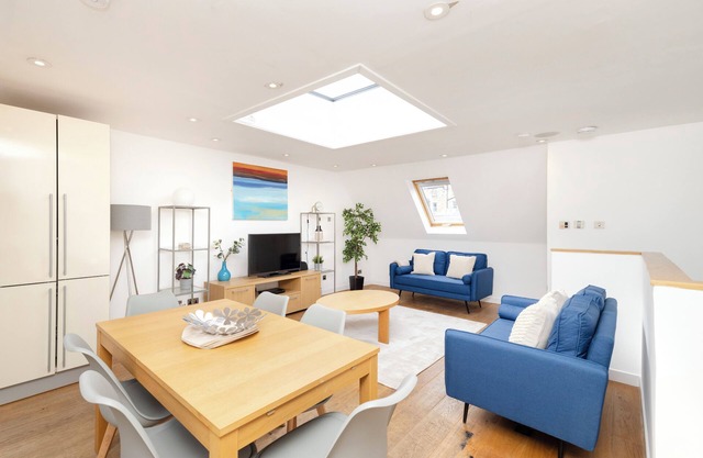 JOIVY Quiet Mews Street Apartment in the Heart of Edinburgh