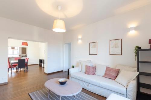 JOIVY Spacious Family Apt for 4, in Carignano, Genoa