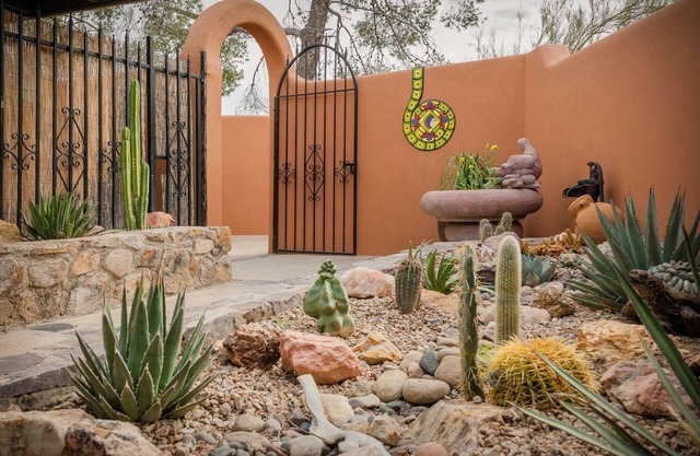Jojoba House at Desert Rose Ranch Near Saguaro National Park West - New Listing