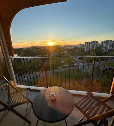 Joli appartement vu Lac Metro