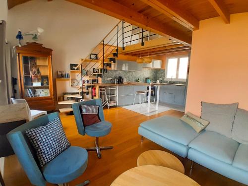 Joli duplex refait à neuf, face gare, près Ermitage