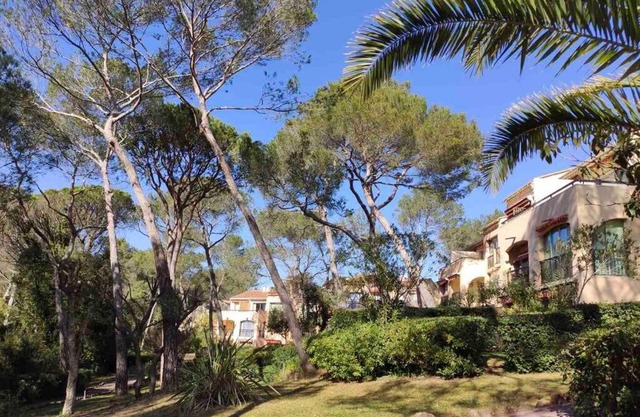 Joli T2 Golfs de Valescure, jardin privé, piscine et tennis dans la Résidence