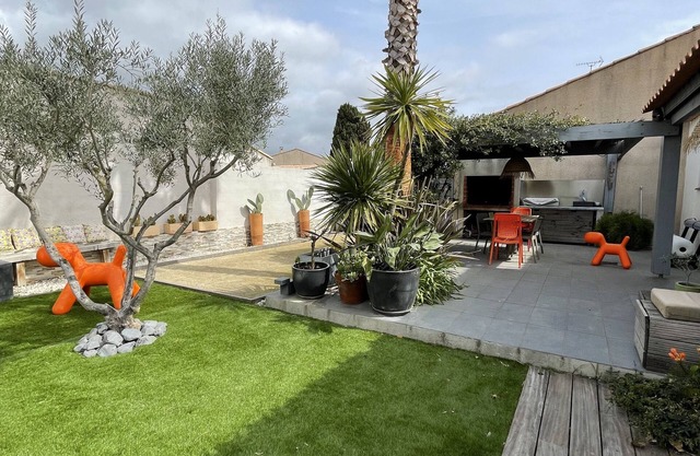 Jolie Villa au Calme Avec Piscine, Boulodrome à 5 mn du Canal du Midi à Pied