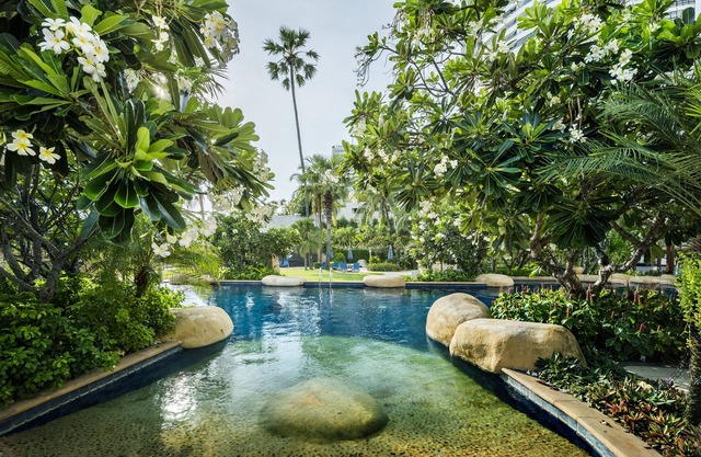 Jomtien Palm Beach Hotel And Resort