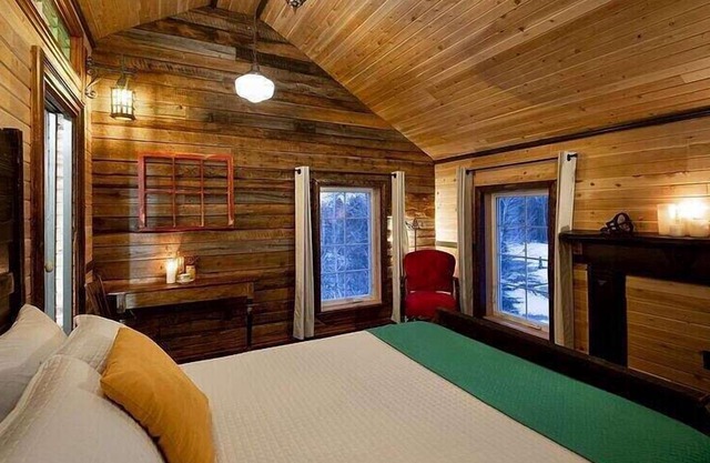 Jone's Brook Cottage: BBQ-Pool-Table-Firepit-AC